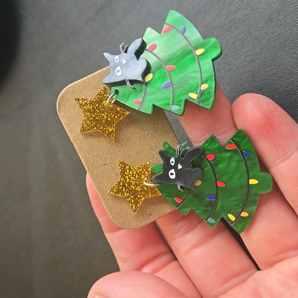 Adorable Acrylic Cat On A Tree Post Earrings, NWT - Picture 4 of 6